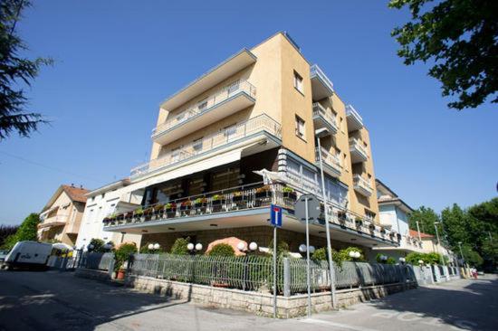 Hotel Luca Rimini Bagian luar foto