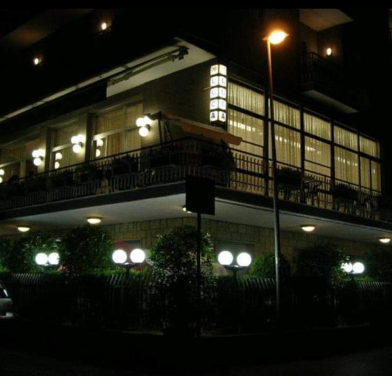 Hotel Luca Rimini Bagian luar foto