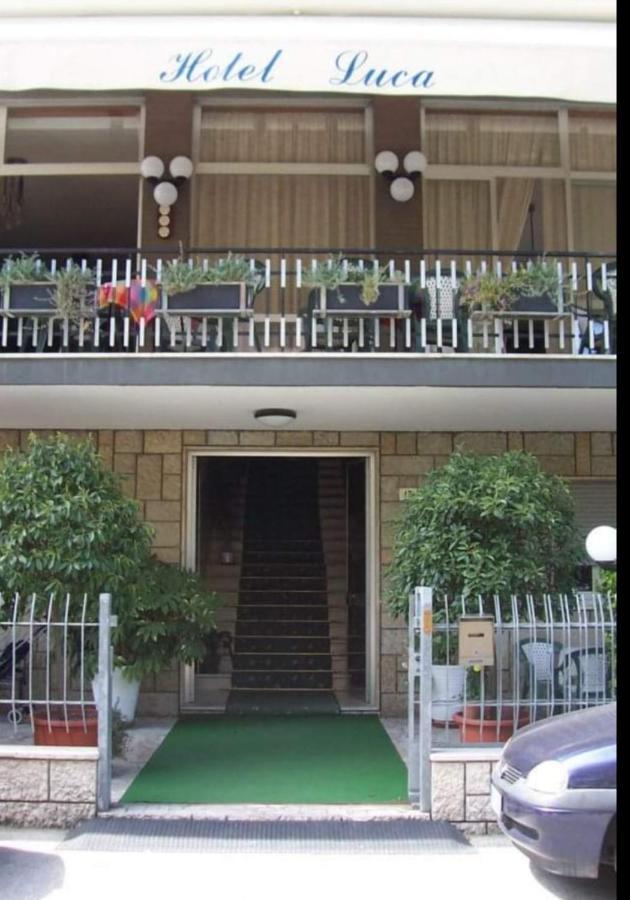 Hotel Luca Rimini Bagian luar foto