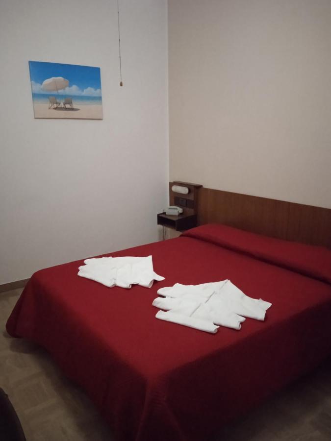 Hotel Luca Rimini Bagian luar foto