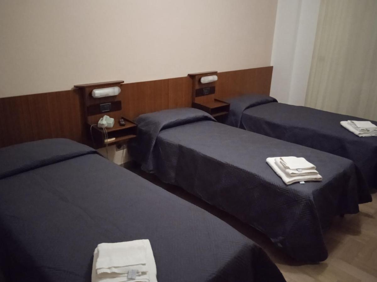 Hotel Luca Rimini Bagian luar foto