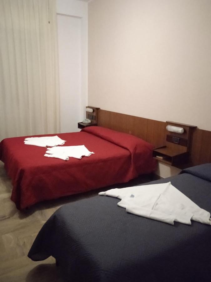 Hotel Luca Rimini Bagian luar foto