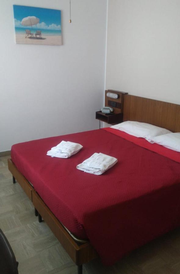 Hotel Luca Rimini Bagian luar foto