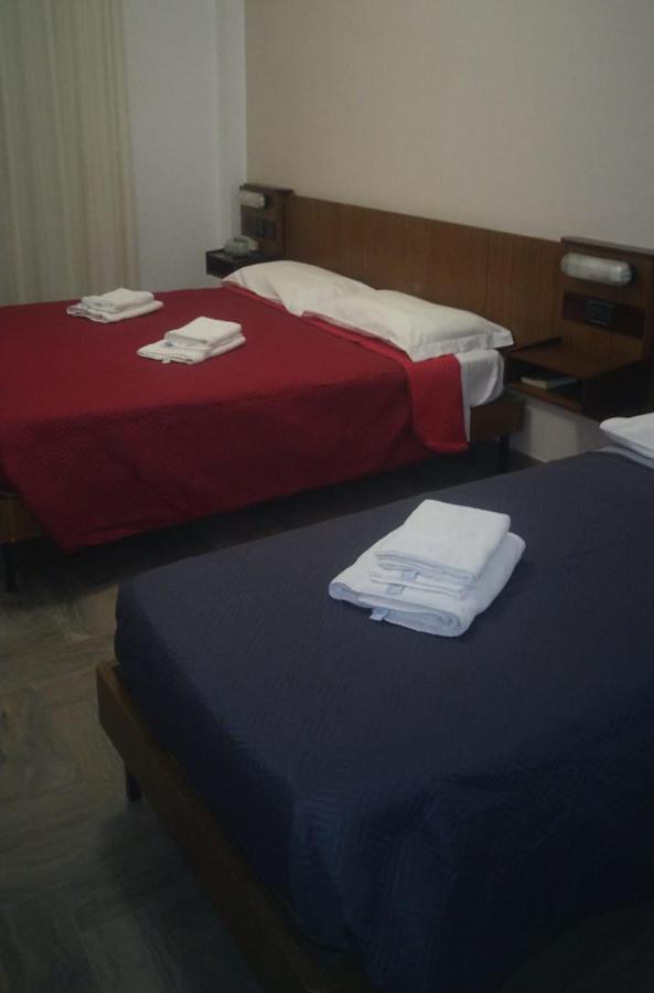 Hotel Luca Rimini Bagian luar foto
