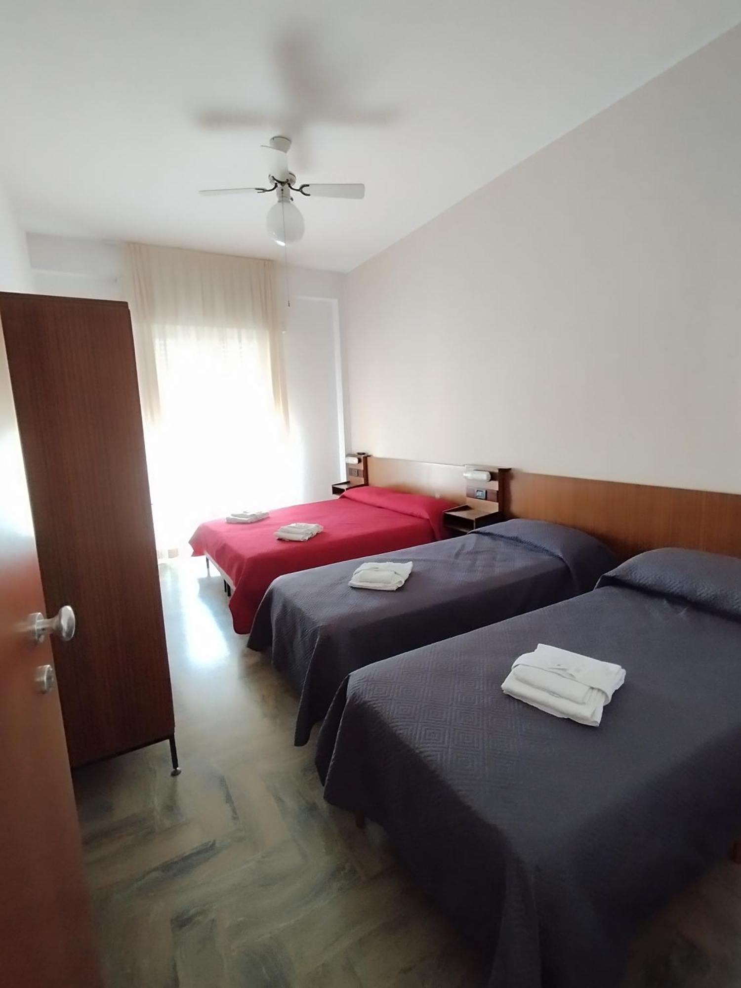 Hotel Luca Rimini Bagian luar foto