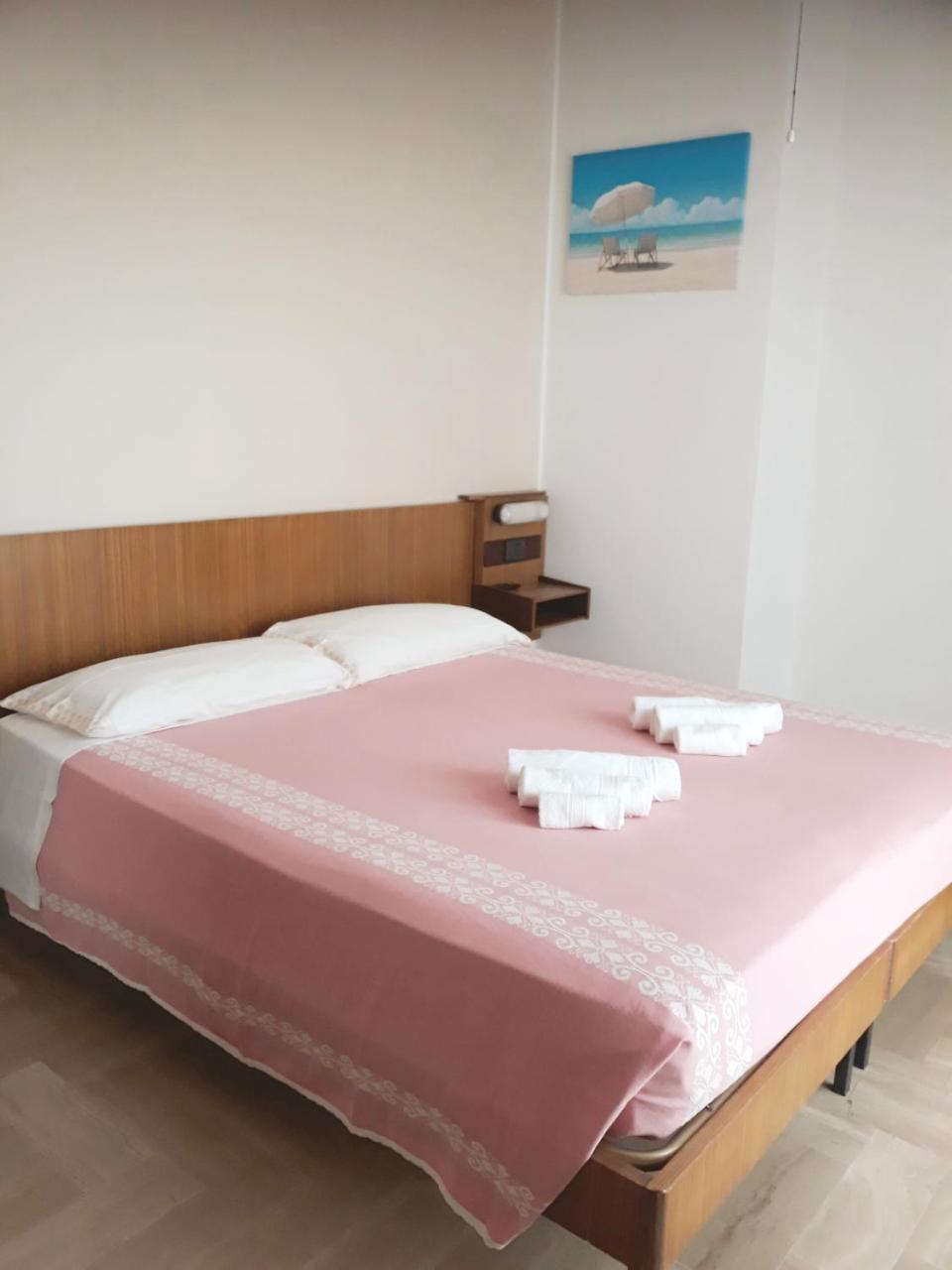 Hotel Luca Rimini Bagian luar foto