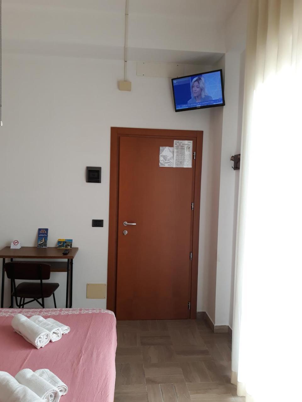Hotel Luca Rimini Bagian luar foto