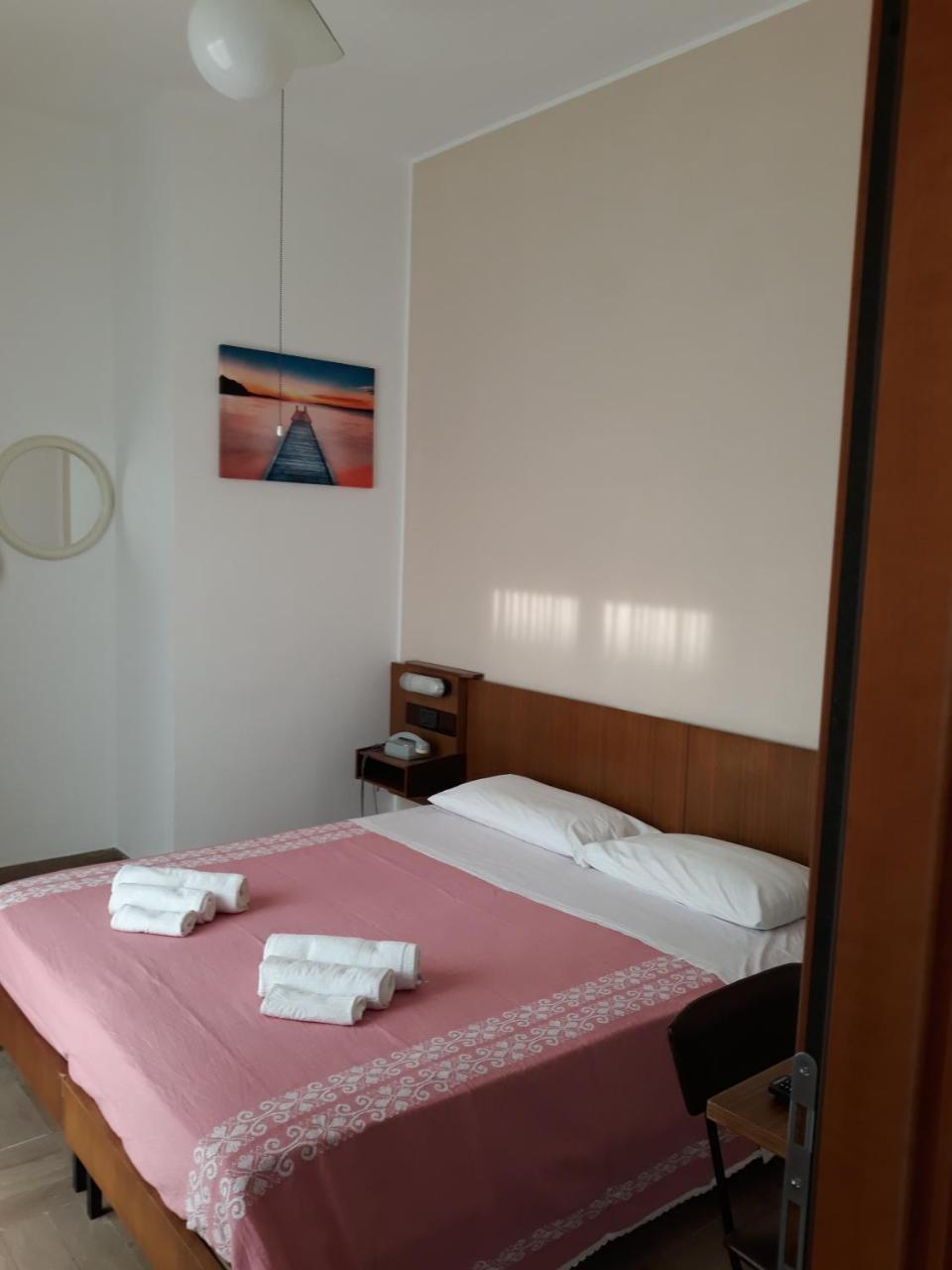 Hotel Luca Rimini Bagian luar foto