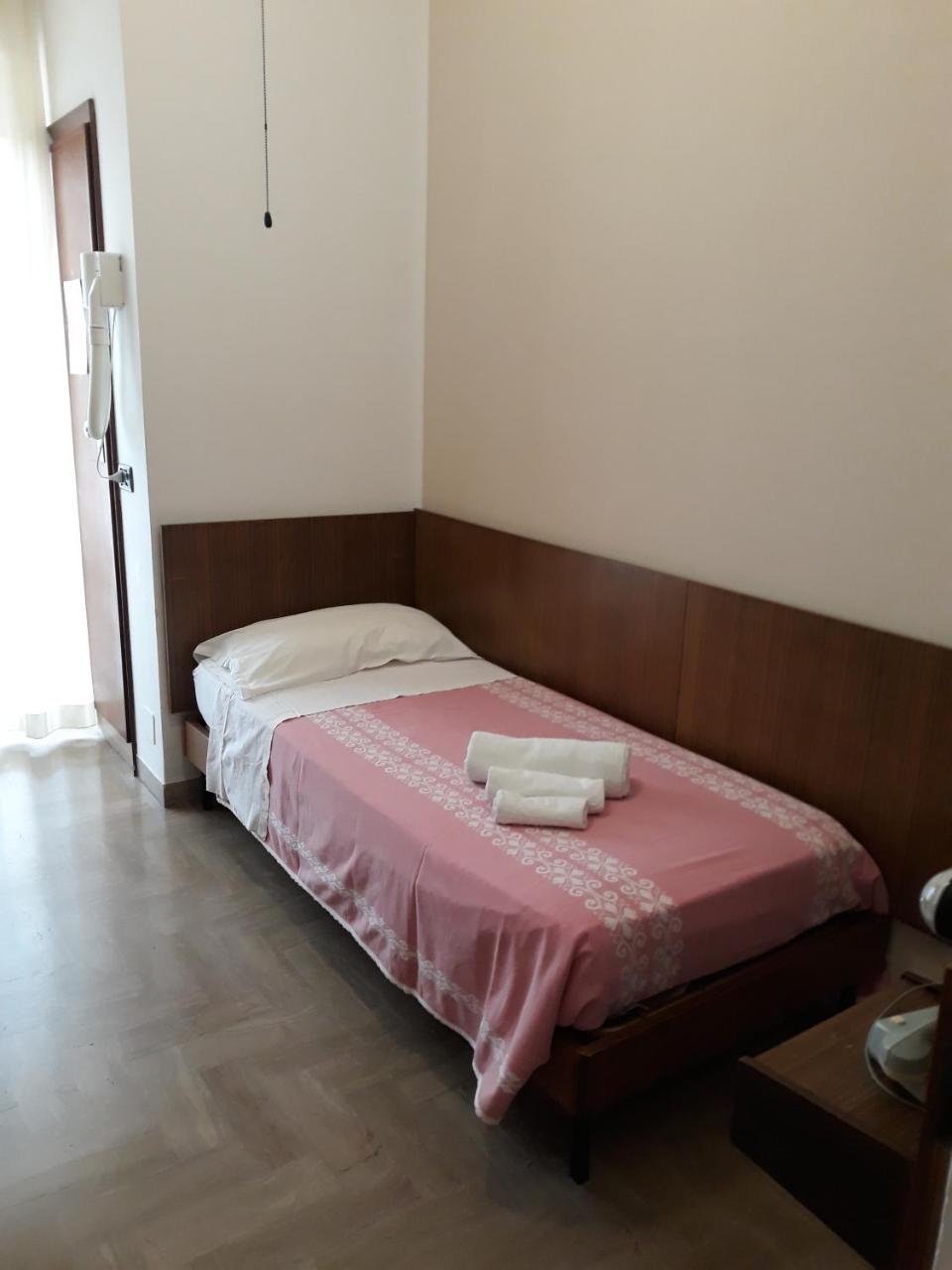 Hotel Luca Rimini Bagian luar foto